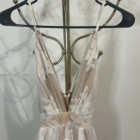 Luxxel long evening dress tan inside with a beautiful white overlay size small - Picture 2 of 9